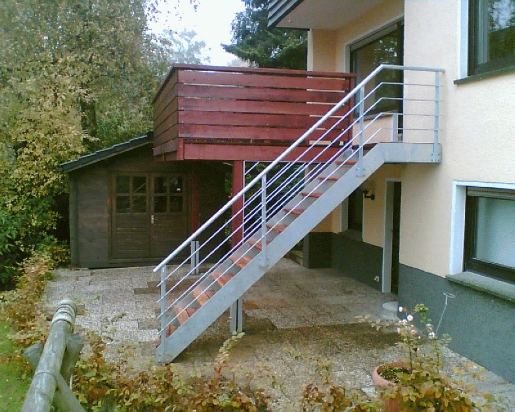 Balkon – mit Geländer aus Holz, Edelstahl oder mit Glas - Eine Wohlfühloase an der frischen Luft zum Sonne tanken, Frühstücken, Entspannen oder Hobbygärtnern.