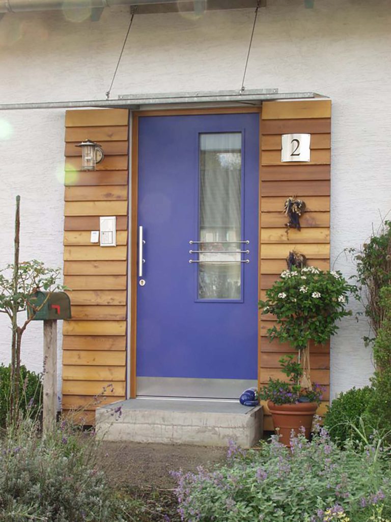 Holzhaustür bauen – Planung, Kosten und Design - Sagen Sie herzlich Willkommen und empfangen Sie Ihre Gäste mit der schönsten Haustür der Stadt.