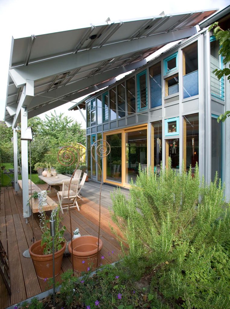 Ihre Terassenüberdachung oder Vordach aus Holz und Glas - Der Regen prasselt auf Ihre Terrasse? Sie wollen trockenen Fußes in Ihr Haus oder Ihren Keller gelangen?