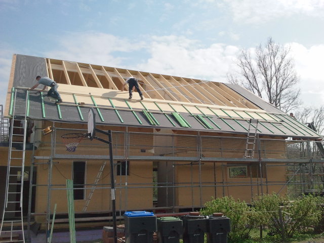 Einfamilienhaus aus Holz - Schulze Holzbau hat mit den Monatearbeiten an einem Einfamilienhaus in Lage begonnen.