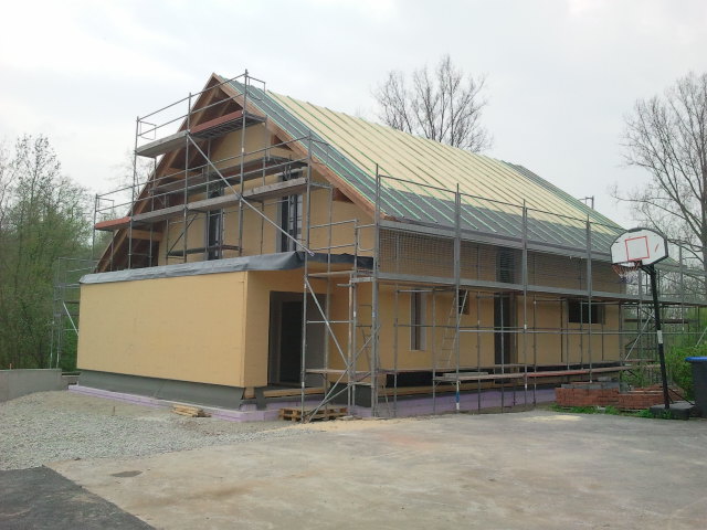 Einfamilienhaus aus Holz - Schulze Holzbau hat mit den Monatearbeiten an einem Einfamilienhaus in Lage begonnen.