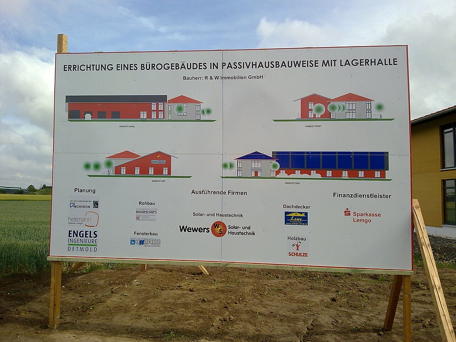 Errichtung eines Bürogebäudes in Passivbauweise mit Lagerhalle - Für die Firma Wewers wurde eine Bürogebäude in Passivbauweise mit Lagerhalle fertig errichtet.