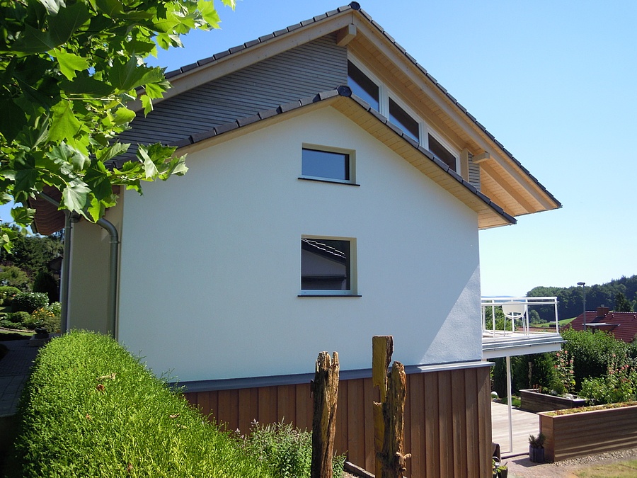 Aufstockung aus Holz in Heiligenkirchen - Die Fassadenarbeiten an einer Aufstockung in Heiligenkirchen sind abgeschlossen.