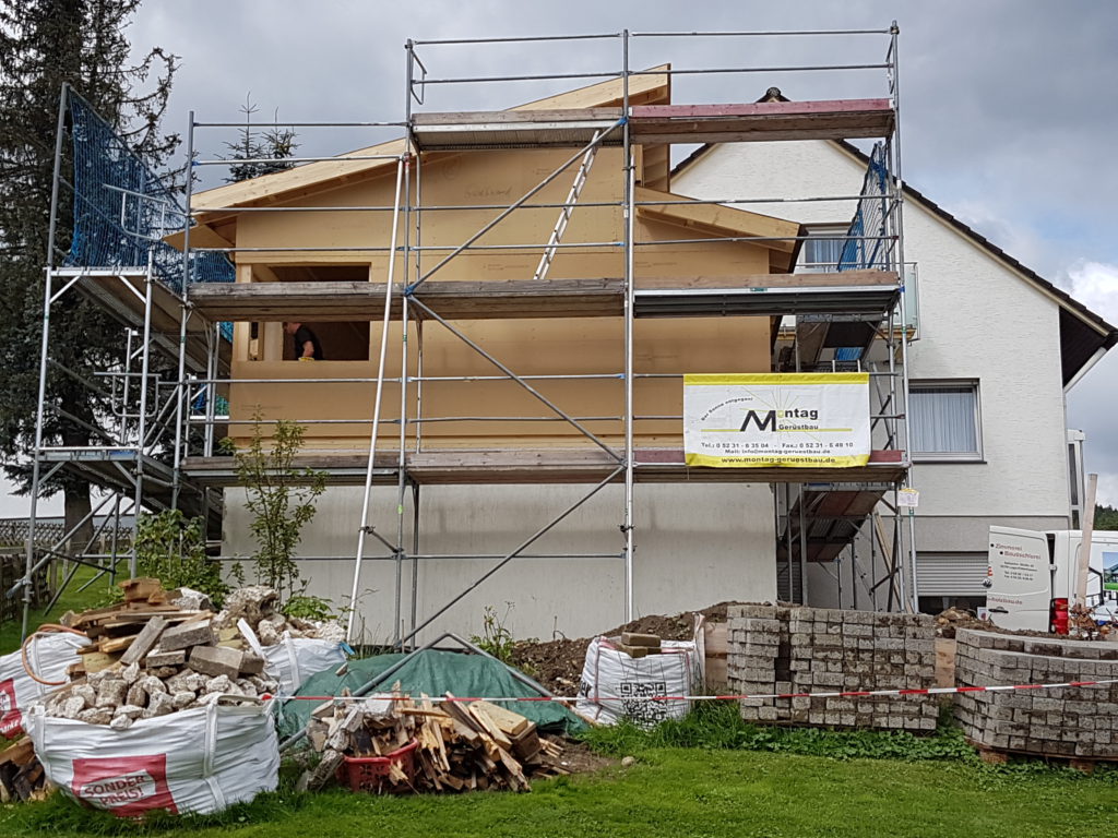 Aufstockung einer Garage und Anbau an ein Wohnhaus - Aufstockung in Holzrahmenbauweise