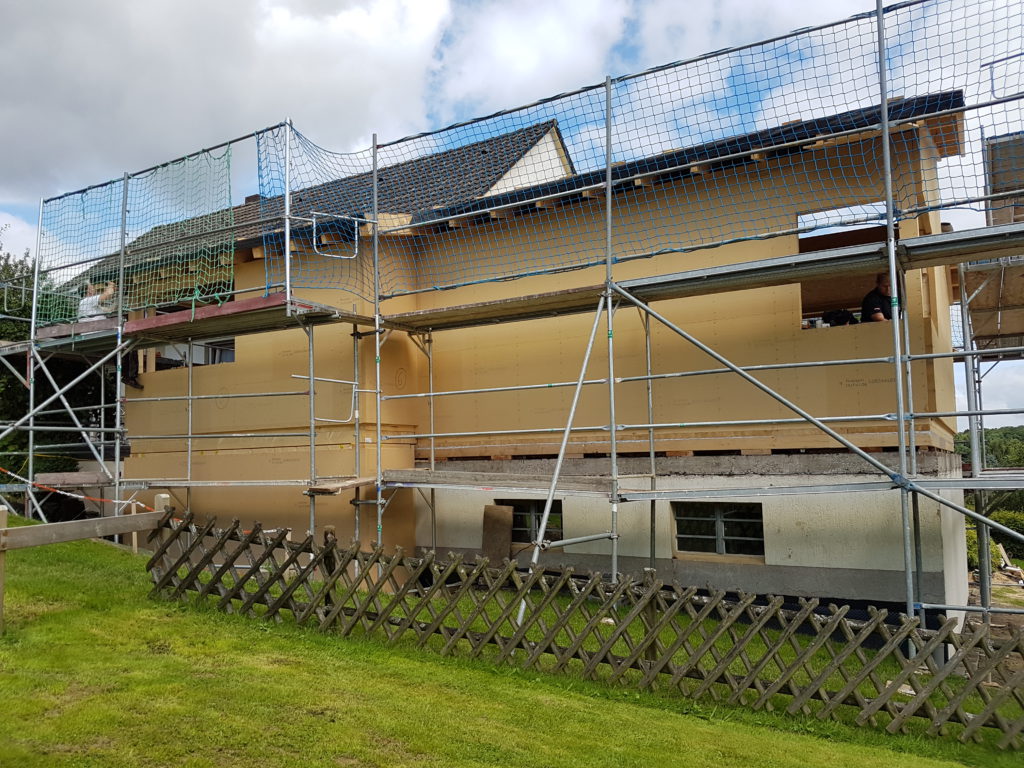 Aufstockung einer Garage und Anbau an ein Wohnhaus - Aufstockung in Holzrahmenbauweise