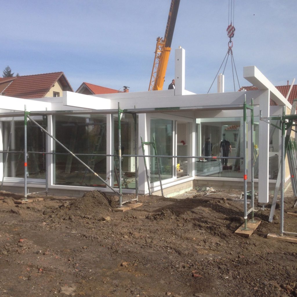 Holzskelettbau in Minden - Bei perfektem Wetter stellen wir gerade das nächste Traumhaus auf!