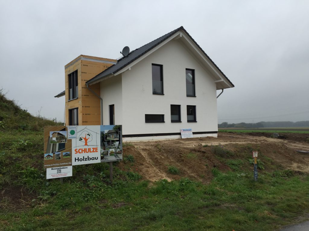 Putzarbeiten abgeschlossen – Ein Einfamilienhaus in Ostwestfalen - Putzarbeiten am Wohnhaus abgeschlossen