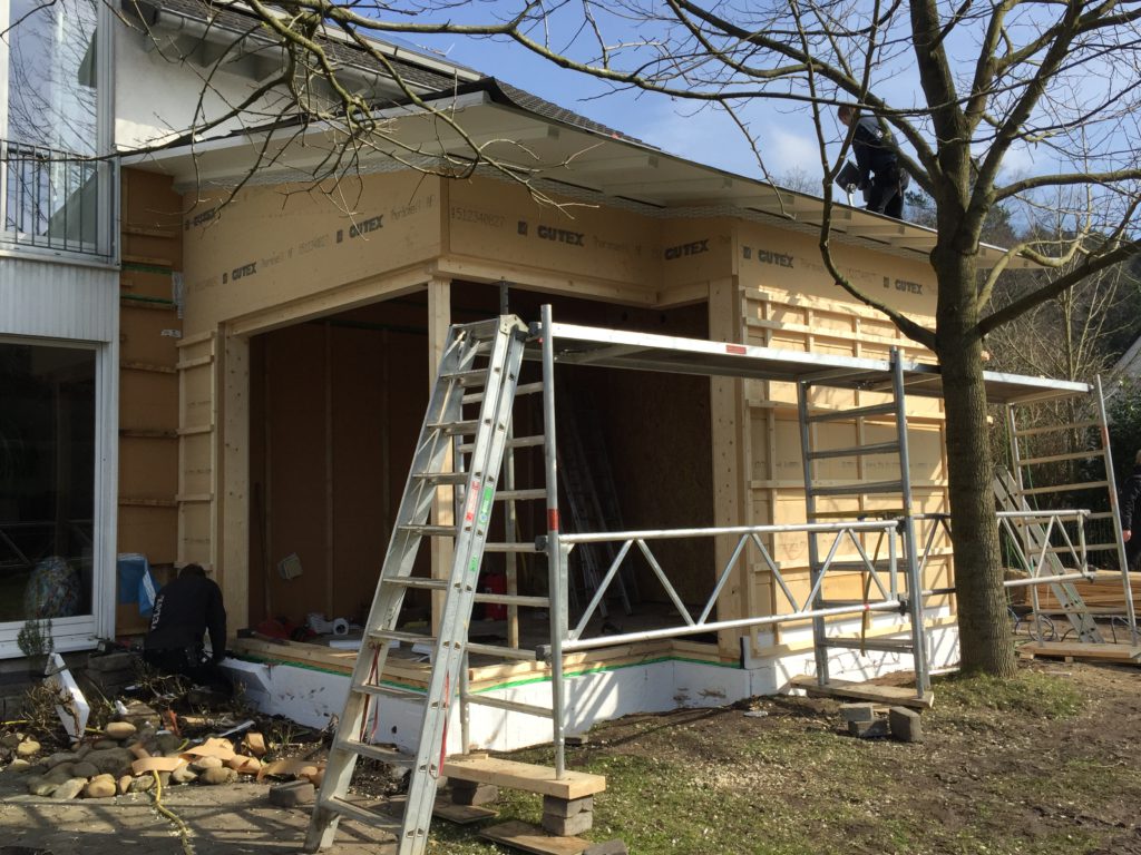 Wohnraumerweiterung – Holzanbau in Oerlinghausen - In Oerlinghausen haben wir diese Woche einen Anbau an ein Einfamilienhaus montiert.