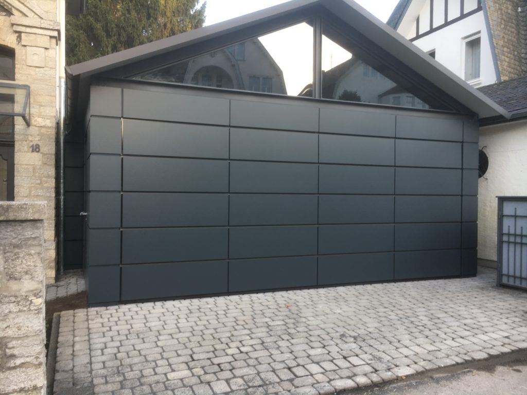 Nach Denkmalschutzvorgaben - Dieser Neubau einer Garage fügt sich optimal in die denkmalgeschütze Umgebung ein.