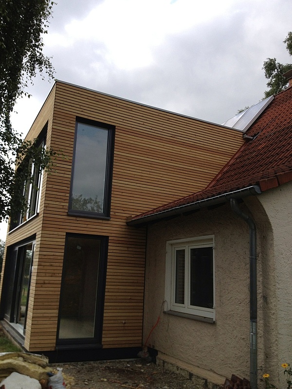 Fassade aus Holz – Moderner Holzbau in Ostwestfalen Lippe - Wohnraumerweiterung mit Holzfassade.