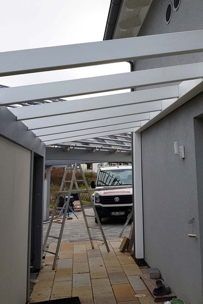 Neues Carport aus Holz in Lage Pottenhausen - Die Firma Schulze Holzbau aus Lage ist Ihr kompetenter Partner rund um das Thema Carport-Bauen mit Holz.