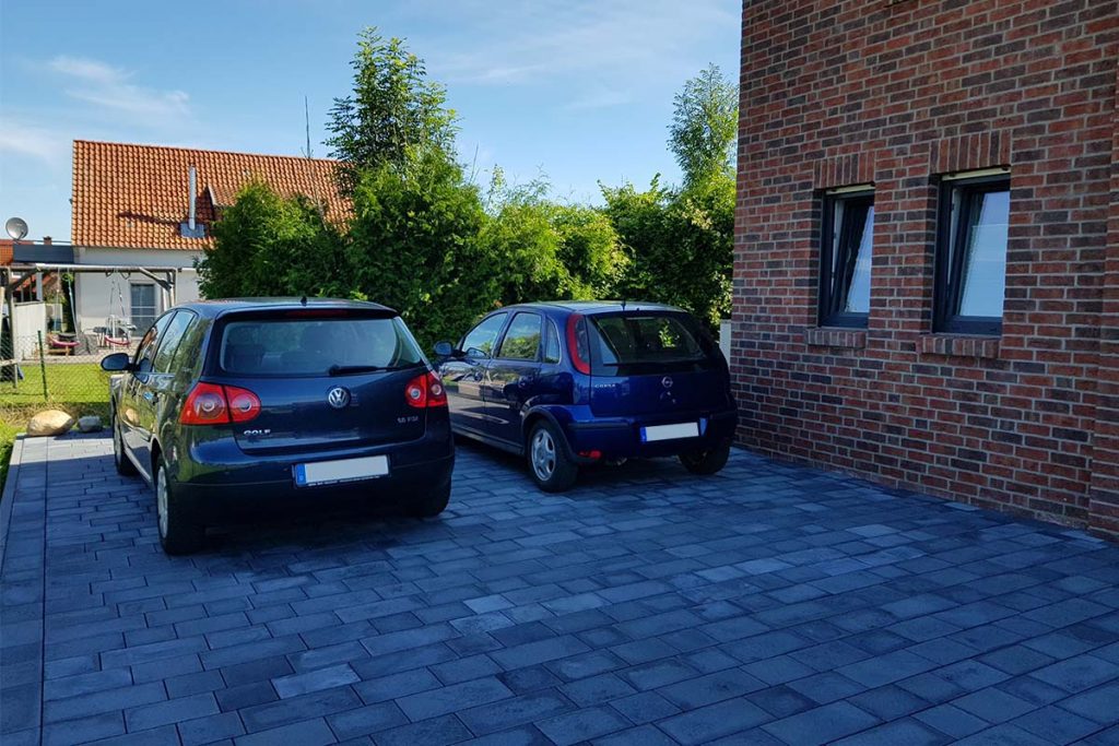 Carport aus Holz in Oerlinghausen - Überdachter Standort für Auto, Fahrrad und Co. – modern und individuell aus Holz.