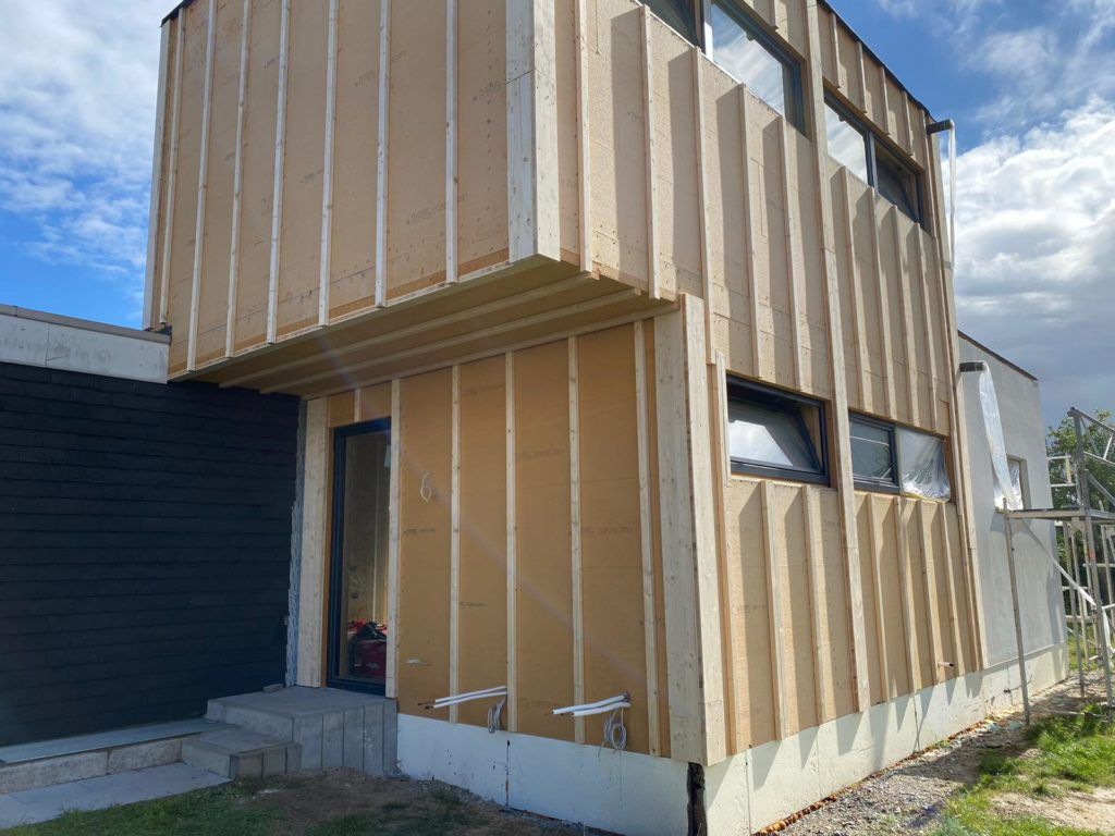 Flachdachanbau in Detmold - Erweitern Sie Ihren Wohnraum durch einen modernen Anbau im Holzrahmenbau.