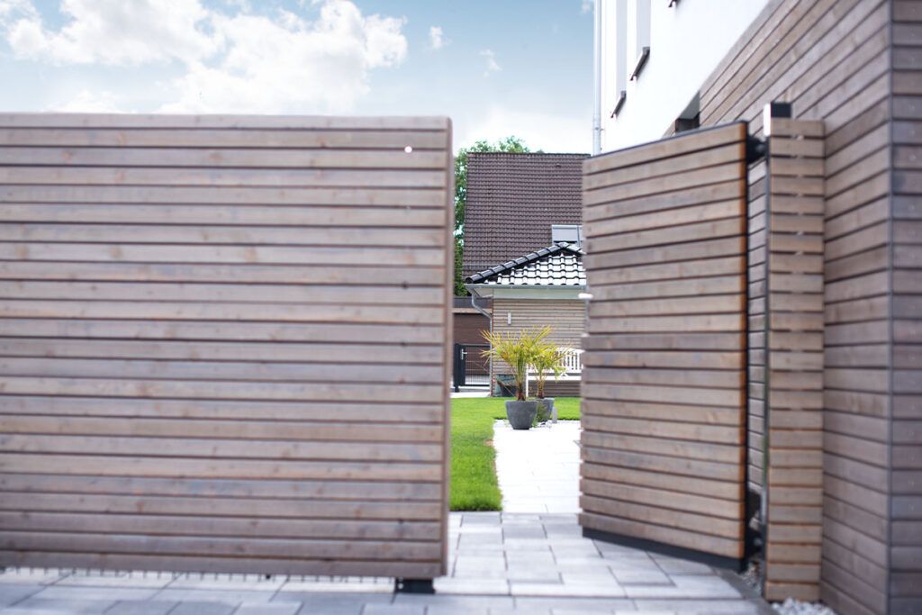 Holzbau in Detmold - Schulze Holzbau ist Ihr Partner für Tischler- & Zimmerei-Dienstleistungen in Detmold – vom Einfamilienhaus, Anbau oder Aufstockung bis Holzcarports und Terrassenüberdachungen schaffen wir individuelle Lösungen.