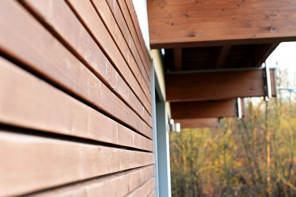 Holzbau in Detmold - Schulze Holzbau ist Ihr Partner für Tischler- & Zimmerei-Dienstleistungen in Detmold – vom Einfamilienhaus, Anbau oder Aufstockung bis Holzcarports und Terrassenüberdachungen schaffen wir individuelle Lösungen.